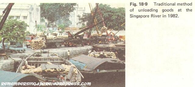 1982 goods unloading at singapore river
