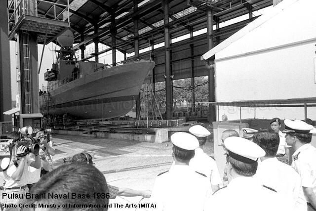 republic-of-singapore-navy-naval-base-at-pulau-brani-1986